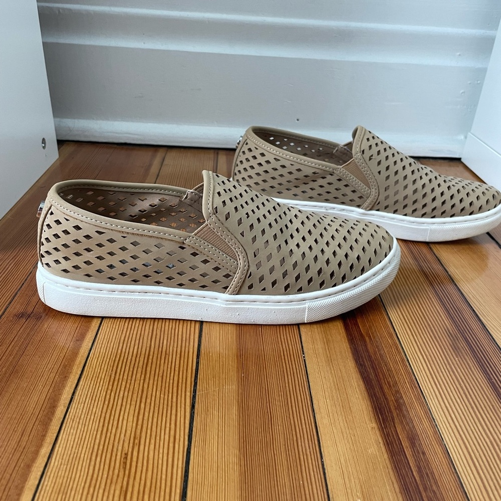 Steve Madden slip on flats